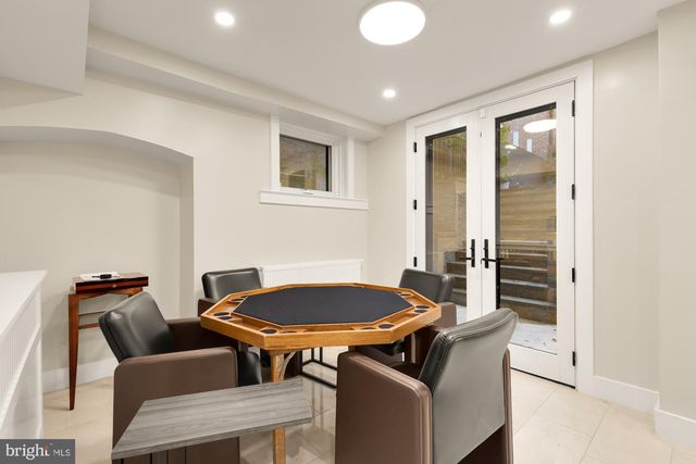 2137 R ST NW, Washington, DC 20008