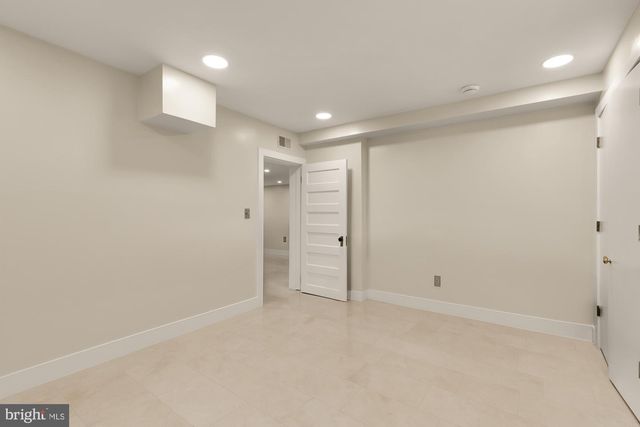 2137 R ST NW, Washington, DC 20008