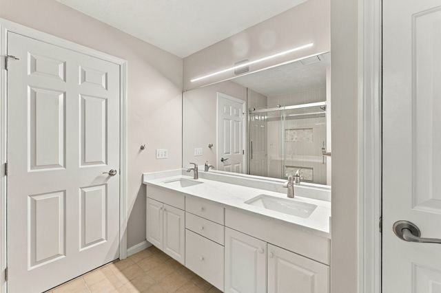 14 Crab Apple Ln 14, Franklin, MA 02038