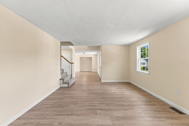 14 Crab Apple Ln 14, Franklin, MA 02038