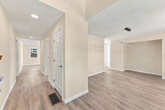 14 Crab Apple Ln 14, Franklin, MA 02038
