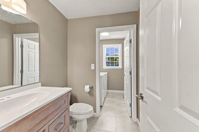 14 Crab Apple Ln 14, Franklin, MA 02038