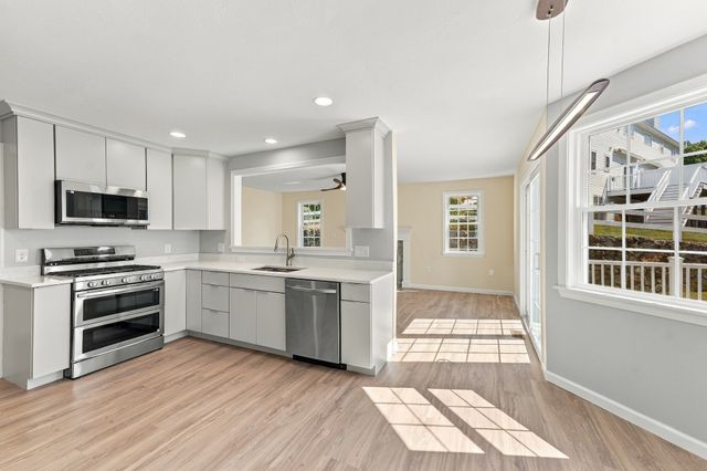 14 Crab Apple Ln 14, Franklin, MA 02038