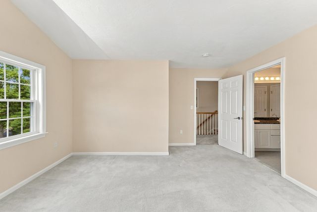 14 Crab Apple Ln 14, Franklin, MA 02038