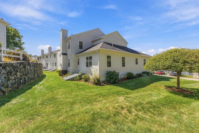 14 Crab Apple Ln 14, Franklin, MA 02038