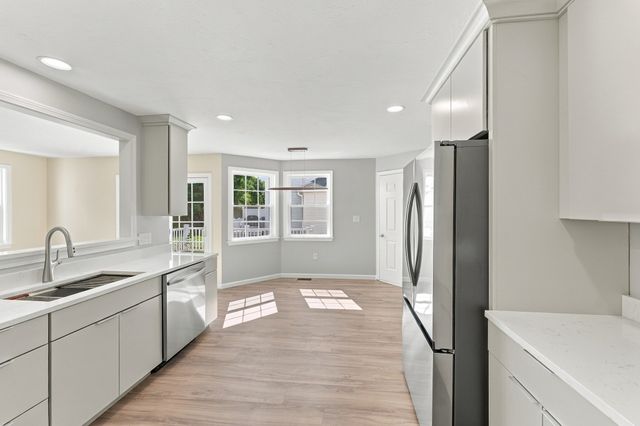 14 Crab Apple Ln 14, Franklin, MA 02038