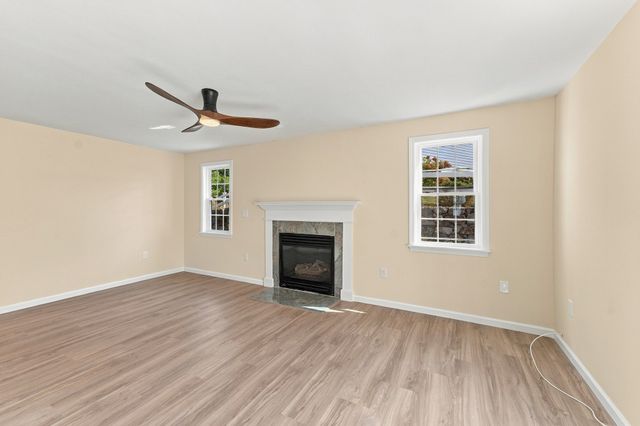 14 Crab Apple Ln 14, Franklin, MA 02038