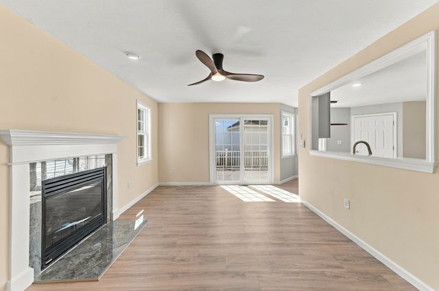 14 Crab Apple Ln 14, Franklin, MA 02038