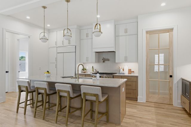 3719 Estes Rd, Nashville, TN 37215