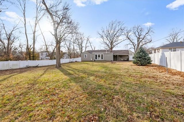 7641 Antioch Road, Overland Park, KS 66204