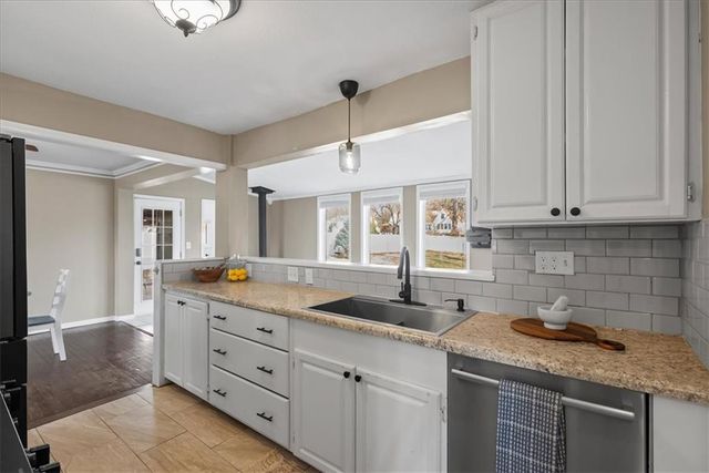 7641 Antioch Road, Overland Park, KS 66204