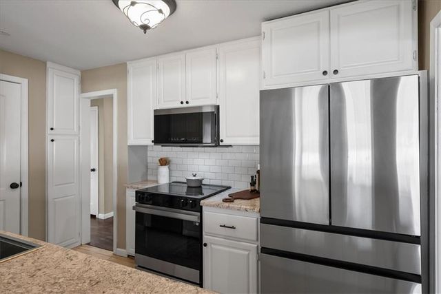 7641 Antioch Road, Overland Park, KS 66204