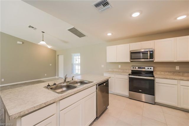 2819 37th ST SW, Lehigh Acres, FL 33976