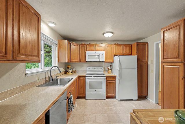 2016 Sycamore Street SE, Lacey, WA 98503