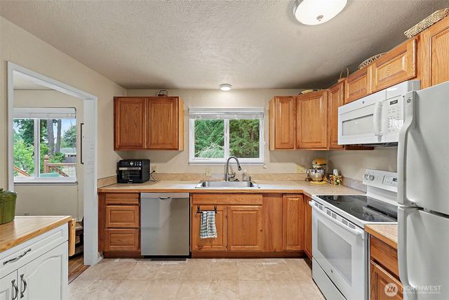 2016 Sycamore Street SE, Lacey, WA 98503