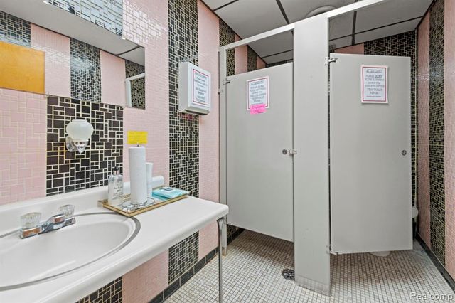 13238 Dix Toledo Road, Southgate, MI 48195
