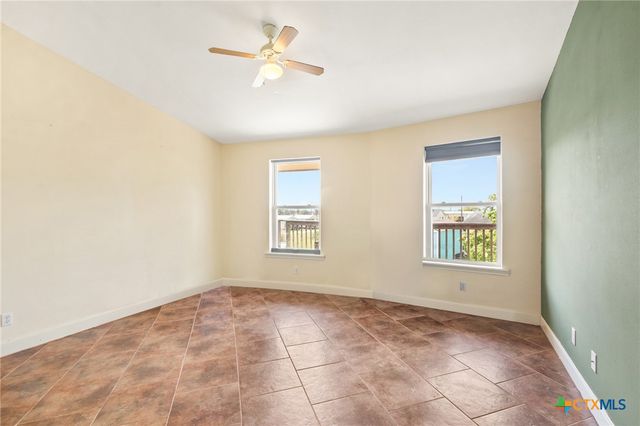 1504 W Saint Louis Avenue, Seadrift, TX 77983