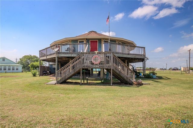 1504 W Saint Louis Avenue, Seadrift, TX 77983