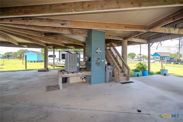 1504 W Saint Louis Avenue, Seadrift, TX 77983