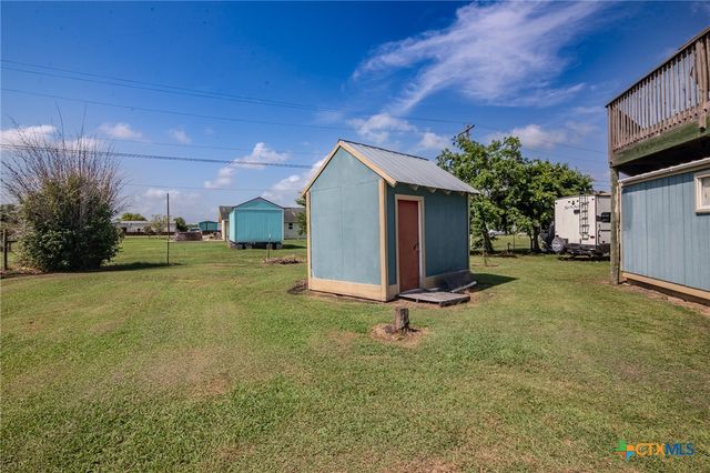 1504 W Saint Louis Avenue, Seadrift, TX 77983