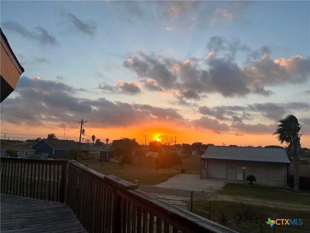 1504 W Saint Louis Avenue, Seadrift, TX 77983