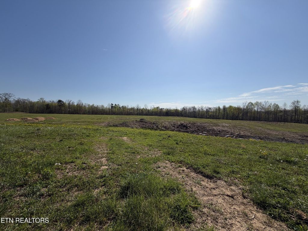 532 White Oak Rd, Jamestown, TN 38556
