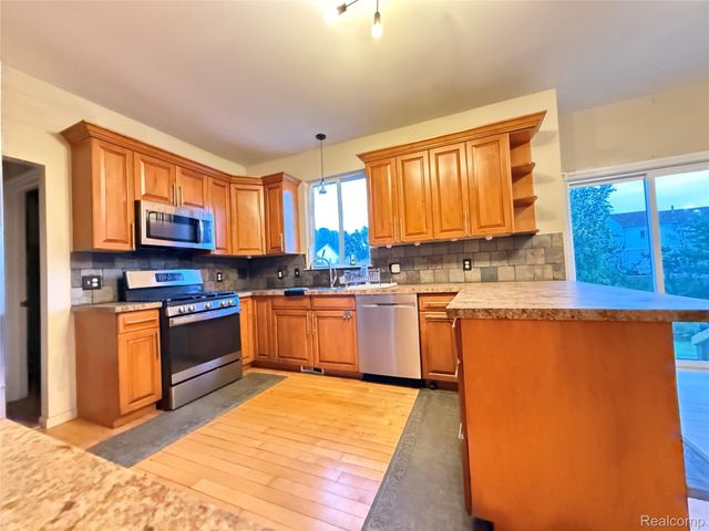 15584 Timbers Edge Drive, Clinton Charter Township, MI 48035