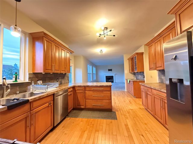 15584 Timbers Edge Drive, Clinton Charter Township, MI 48035