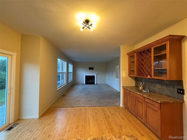 15584 Timbers Edge Drive, Clinton Charter Township, MI 48035