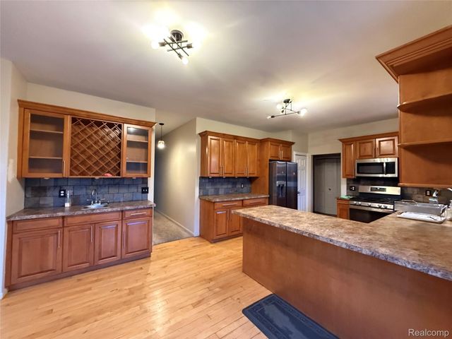 15584 Timbers Edge Drive, Clinton Charter Township, MI 48035