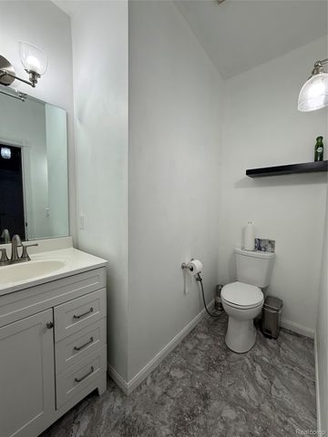 15584 Timbers Edge Drive, Clinton Charter Township, MI 48035