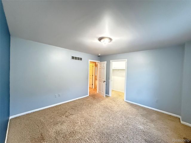 15584 Timbers Edge Drive, Clinton Charter Township, MI 48035