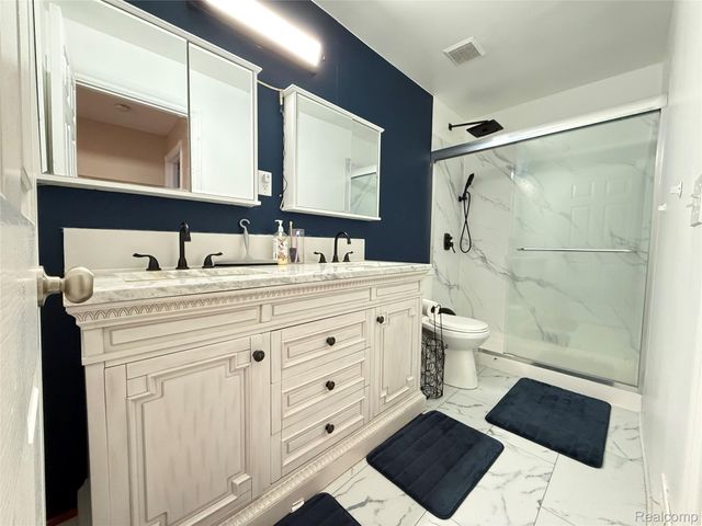 15584 Timbers Edge Drive, Clinton Charter Township, MI 48035