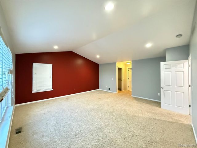 15584 Timbers Edge Drive, Clinton Charter Township, MI 48035