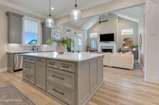 209 Big Lake Run, Youngsville, LA 70592
