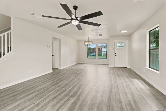 8027 Walnut Bank, San Antonio, TX 78254