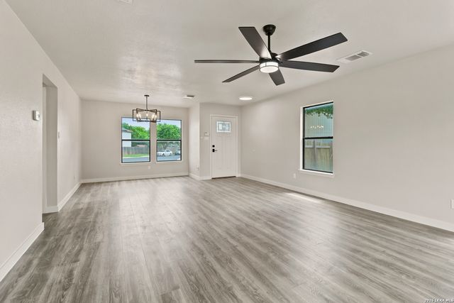 8027 Walnut Bank, San Antonio, TX 78254