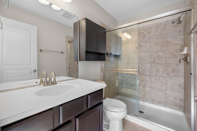64 N Dryden Place, Arlington Heights, IL 60004