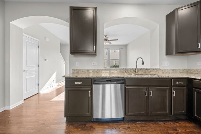 64 N Dryden Place, Arlington Heights, IL 60004