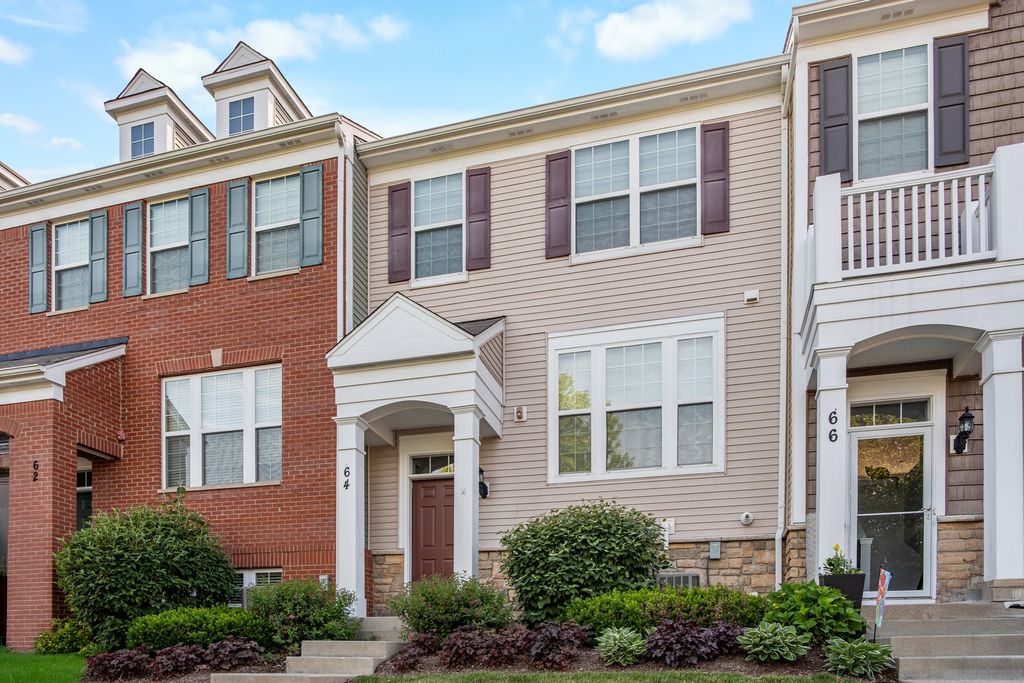 64 N Dryden Place, Arlington Heights, IL 60004