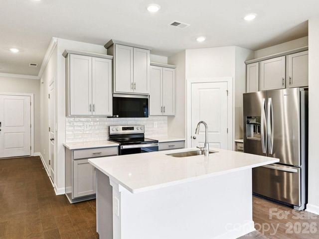 9020 Foggy Brook Loop, Charlotte, NC 28216