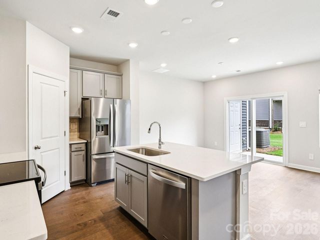 9020 Foggy Brook Loop, Charlotte, NC 28216