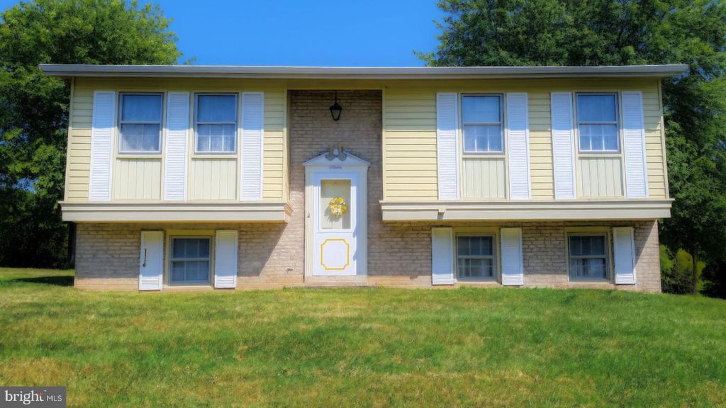 257 LONGFELLOW DR, Lancaster, PA 17602