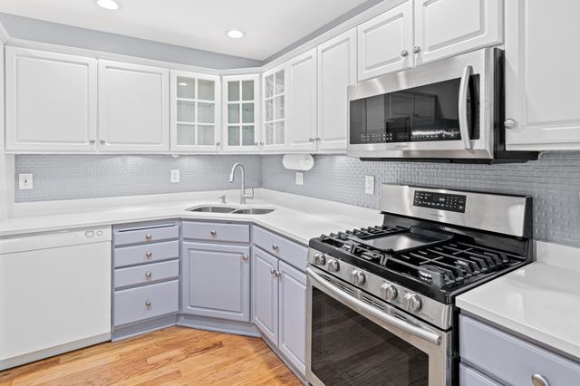 1860 Juneau Lane N, Plymouth, MN 55447