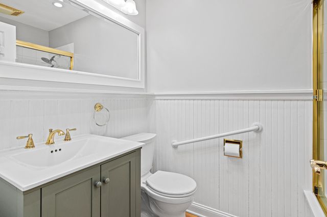 1860 Juneau Lane N, Plymouth, MN 55447