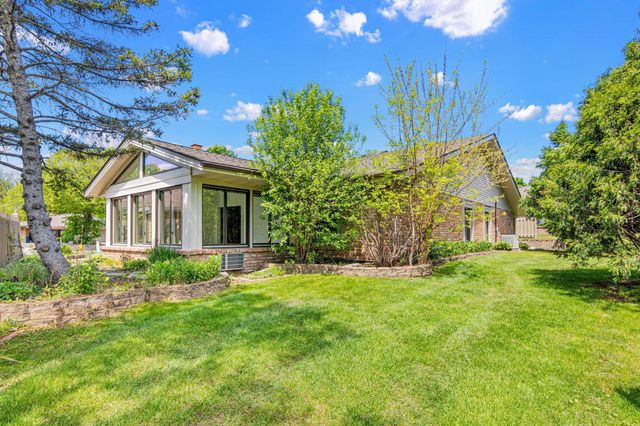 1860 Juneau Lane N, Plymouth, MN 55447