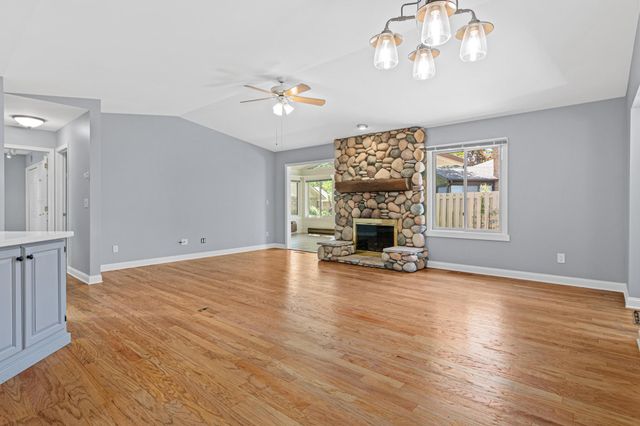 1860 Juneau Lane N, Plymouth, MN 55447