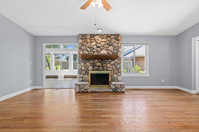 1860 Juneau Lane N, Plymouth, MN 55447
