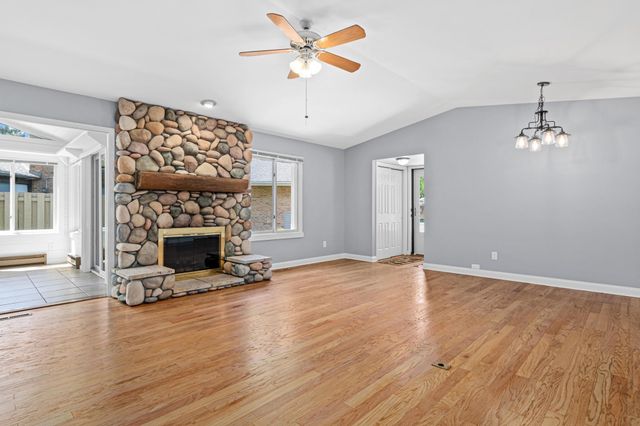 1860 Juneau Lane N, Plymouth, MN 55447