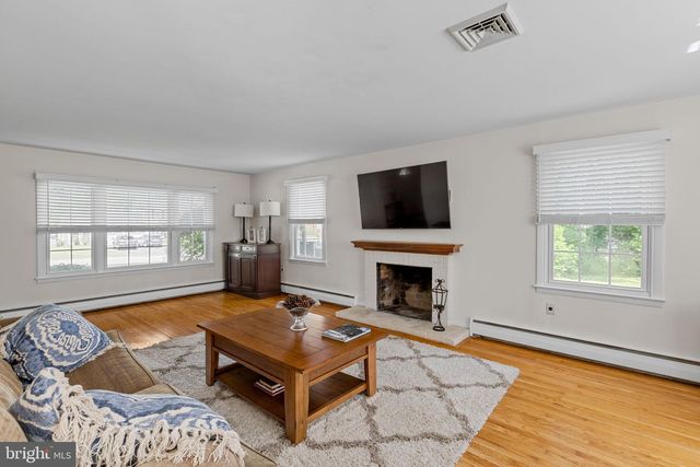 1545 TERRACE DR, Ambler, PA 19002